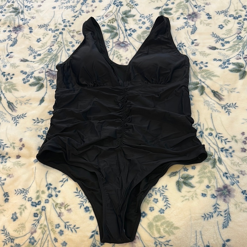 Brand New Women’s Black One-Piece Swimsuit Size 3XL